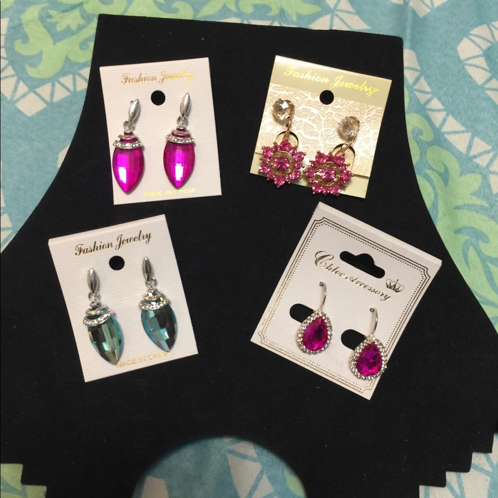 🌻(SOLD) Glamorous Lot of Earrings